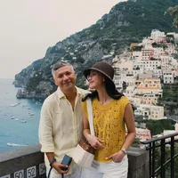 Gading Marten dan Medina Dina Pamer Liburan di Italia, Romantis Nikmati Positano