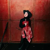 Potret Nabila Taqiyyah dengan Topi Koboi, Tampil Beda di Atas Panggung - Curi Perhatian