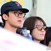 Gong Myung dan Han Hyo Joo Kepergok Nonton Baseball Bareng, Chemistry Jadi Sorotan