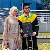 Jeje Ritchie Ismail Wisuda S1 dan Resmi Jadi Sarjana, Siap Lanjut Kuliah S2