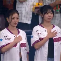 Jihyo TWICE dan Adiknya Lee Haeum Curi Perhatian di Lapangan Bisbol, Visual Sisters!