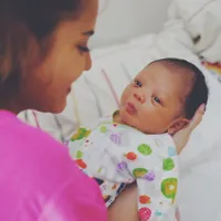 Keibuan, Potret Sederhana Mytha Lestari Saat Momong Baby Kala