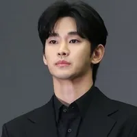 Kim Soo Hyun Berhati-Hati Soal Comeback, Berusaha Kembali ke Kehidupan Normal