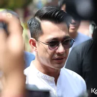 Makan Bareng Saat Ulang Tahun, Eza Gionino Merasa Asing Lihat Wajah Istri
