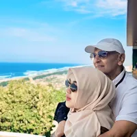 Mark Sungkar Liburan ke Bali Bareng Istri Lebih Muda 45 Tahun, Nyetir Sendiri Ribuan Kilometer