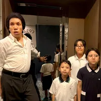 Mirip Banget, Ini Potret Desta Tampil Jadi Dono saat Bersama Anak