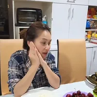 Momen Sahur Pertama Ayu Ting Ting Bersama Keluarga, Meja Makan Penuh dengan Berbagai Menu