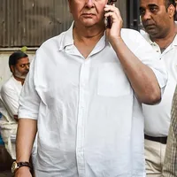 Pemakaman Vinod Khanna, Dihadiri Ratusan Orang dan Banyak Seleb