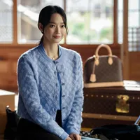 Pemotretan Shin Min Ah Bareng Louis Vuitton, Aura Elegan Terpancar Paripurna