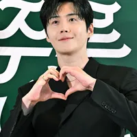 Penampilan Perdana Kim Seon Ho Usai Kontroversi Pajak, Full Senyum