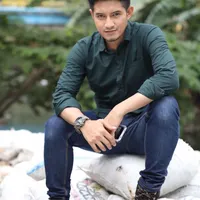 Pernah Viral karena Salat di Kereta, Ini 8 Potret Chand Kelvin Sekarang - Tetap Rajin Sambangi Makam Olga Syahputra Meski Sibuk Kuliah S2 di Malaysia