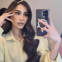 Pesona Mahalini di Balik Pemotretan, Makan Sate Pinggir Jalan Tetap Cantik