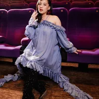 Potret Adhisty Zara Pamer Baby Bump di Gala Premiere RUMAH SINGGAH