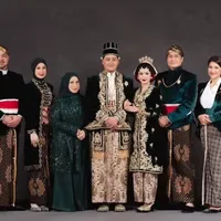 Potret Annisa Trihapsari, Sultan Djorghi, & Adjie Pangestu di Pernikahan Rafi