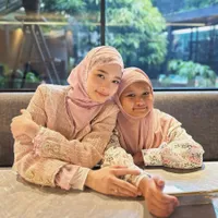 Potret Inara Rusli Bersama Anak Tercintanya Starla, Bak Kakak dan Adik