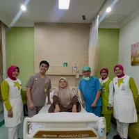 Potret dr. Iqhbal LIDA Saat Bertugas, Rawat Mamah Dedeh - Jadi Tim Medis Pertandingan Bola