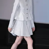 Potret Han So Hee Cantik Berambut Pirang di Konferensi Pers Film 'INTERN'