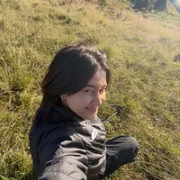 Potret Keisya Levronka Naik Gunung Prau Bareng Paul Aro, Pamerkan Gestur Romantis Sang Kekasih