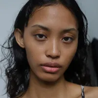 Potret Nafa Salvana Model Indonesia yang Tampil di Milan Fashion Week, Ditawari Jadi Model Saat Makan Pecel Lele