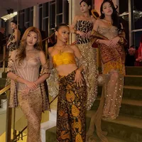 Potret NO NA Kenakan Wastra Nusantara di Gold Gala 2026, Cantik Memukau