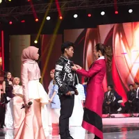 Potret Soimah dan Mila Rebutan Valen di Atas Panggung, Aksinya Kocak