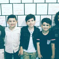 Prilly Latuconsina Nyanyikan Lagu Untuk Peter Cs di Malam 