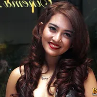 Dewi Perssik Umur 7 dan 27, Cantik Mana? - KapanLagi.com