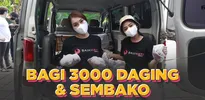 Bagi-Bagi 3000 Daging Kurban, Dewi Perssik Ditemani Lucinta Luna