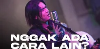 Charly Van Houten Menangis Lihat Video Ukulele Dihancurkan