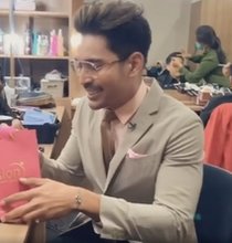Berita Foto Robby Purba 7 Potret Robby Purba Saat Dapat Hadiah Ultah Cincin 120 Juta Rupiah Sempat Merinding Saat Tahu Harganya Kapanlagi Com