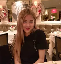 Berita Foto Lisa BLACKPINK : Rose Rayakan Ultah Bareng ...
