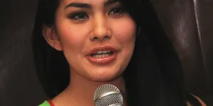 Kartika Putri Saat Preskon Film SAMUDRA HOTEL