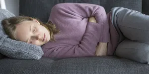 10 Cara Mengatasi Perut Kembung Paling Efektif, Mudah dan Aman Dilakukan