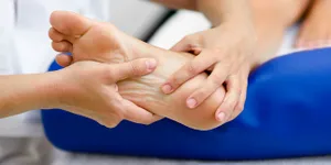 10 Cara Menghilangkan Mata Ikan Secara Alami, Mudah dan Tanpa Operasi