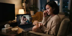 10 Film yang Mengangkat Kisah Perpisahan antara Orang Tua dan Anak, Heart Warming