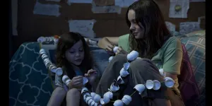 9 Rekomendasi Film Bertema Ibu dan Anak yang Bikin Nangis, Kisahkan Kasih Sayang Menyentuh Hati