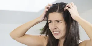 11 Cara Menghilangkan Kutu Rambut dan Telurnya Secara Alami, Ampuh dan Nggak Ribet