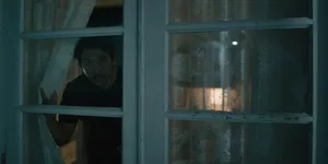 11 Film tentang Tetangga Baru yang Menyimpan Rahasia, Banyak Plot Twist Tak Terduga