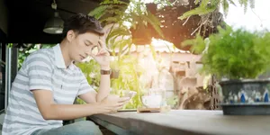 3 Hal Nyebelin Akibat Lowbat di Saat yang Nggak Tepat, Mana yang Pernah Kamu Alamin?