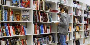 302 Contoh Kata Ganti Orang dalam Bahasa Indonesia