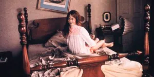 4 Film Horor Klasik Hollywood Paling Seram, Dijamin Bikin Merinding dan Susah Tidur!