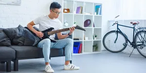 5 Karakter Cowok Dilihat dari Hobinya, Mana yang Kamu Banget?