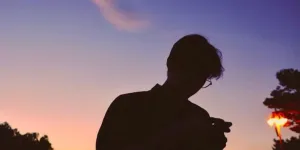 5 Pertanda Pria Masa Lalu Masih Menyimpan Rindu Padamu