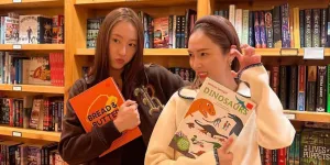 5 Potret Kompak Jessica Jung dan Krystal f(x), Sering Disebut Sibling Goals