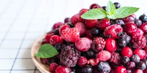 6 Buah Frozen yang Justru Lebih Nikmat Dimakan Saat Beku Dibanding Saat Segar