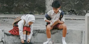 6 Film Indonesia tentang Perjuangan Anak agar Bisa Sekolah, Haru dan Inspiratif