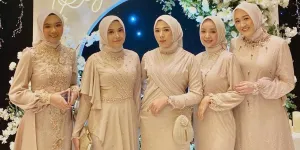 6 Inspirasi Dress Bridesmaid Hijab Instagram yang Anggun dan Elegan, Bikin Tampil Menawan