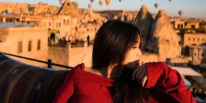 6 Potret Fuji di Cappadocia Kenakan Gaun Merah, 'It's My Dream Mas'