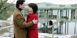 6 Rekomendasi Film Bertema Cinta yang Tumbuh Lewat Surat Tanpa Nama, Bikin Hati Berdebar