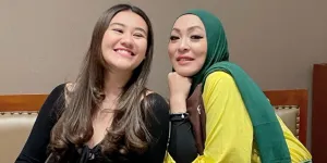 7 Potret Kedekatan Aaliyah Massaid Saat Masa Kecil Bersama Angelina Sondakh